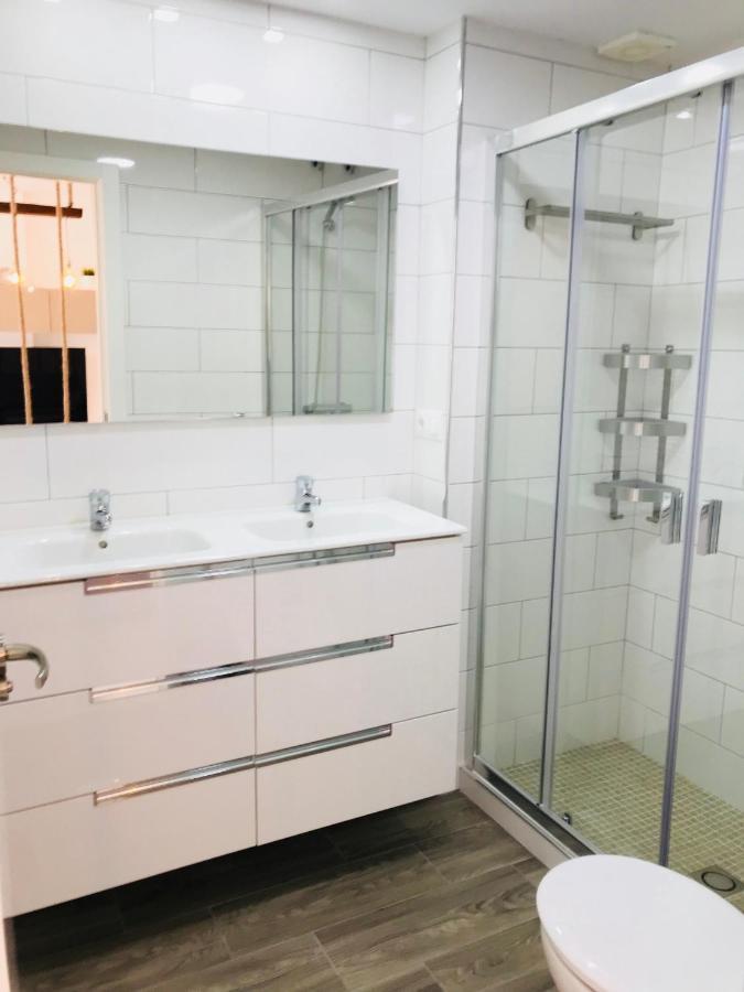 Apartment New 2br 100m-to-beach Free Parking